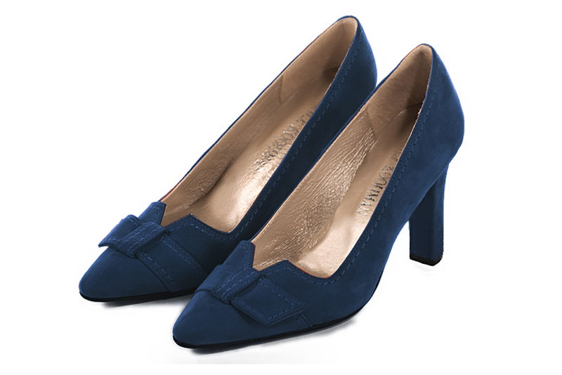 Navy blue women's dress pumps, with a knot on the front. Tapered toe. High kitten heels. Front view - Florence KOOIJMAN